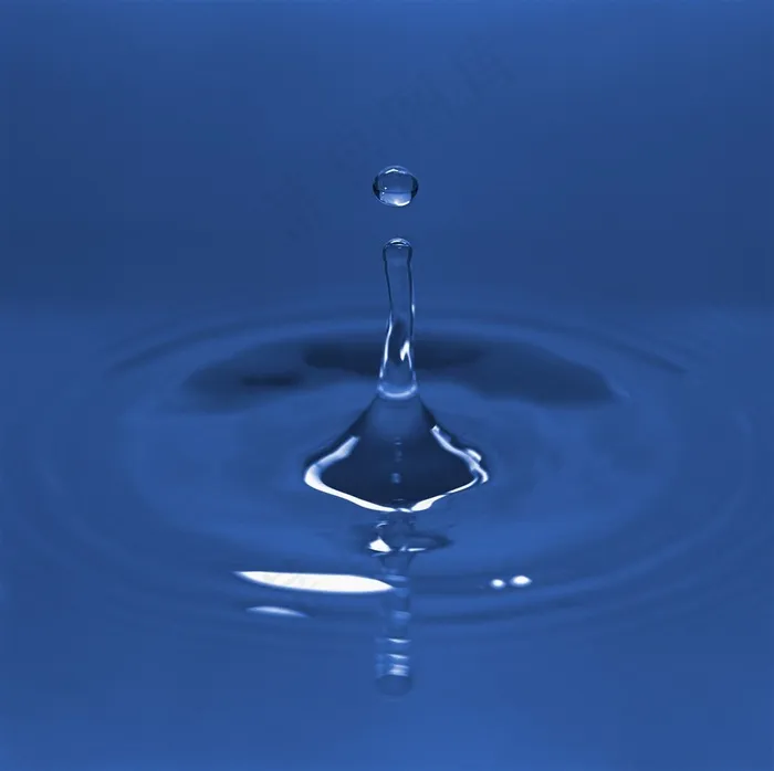 唯美蓝色水滴图片