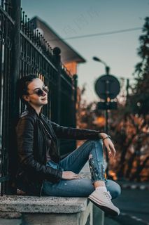 皮衣街拍美女图片 皮衣街拍美女图片