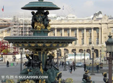 巴黎协和广场上的喷泉雕塑