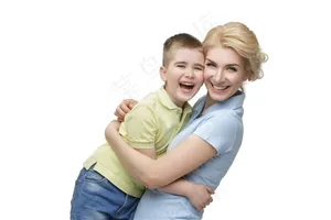 相互拥抱开心微笑的母子高清图片