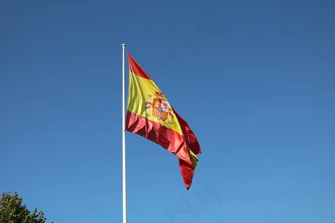 西班牙国旗飘扬图片 西班牙国旗飘扬图片