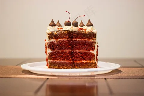 巧克力味蛋糕块甜点图片