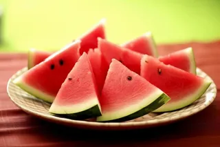 切块西瓜装盘背景