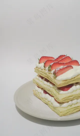 草莓千层酥图片