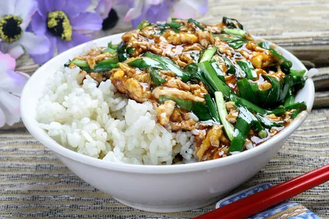 21  韭菜鸡蛋盖饭-百味楼 21  韭菜鸡蛋盖饭-百味楼