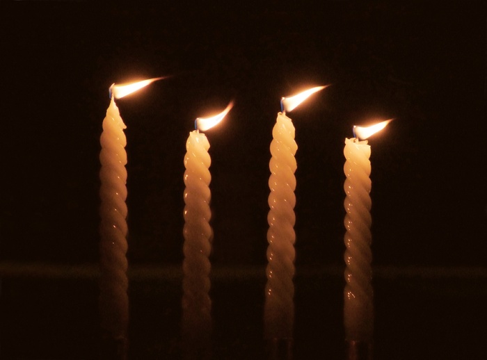 细蜡烛烛火图片