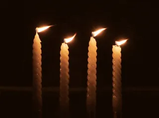 细蜡烛烛火图片