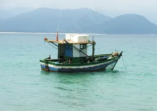 海上渔船图片