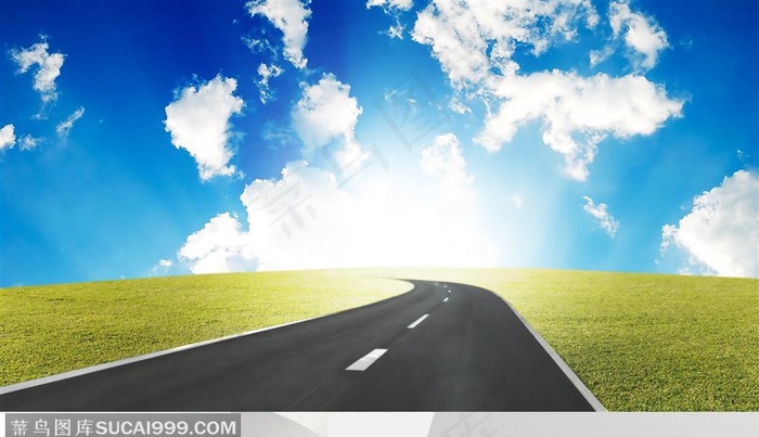 笔直公路蓝天白云