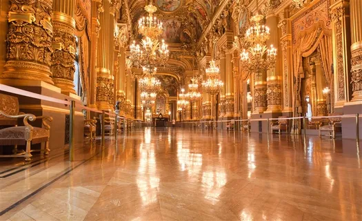 华丽的大堂和水晶灯