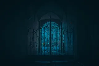 复古阴森的庭院高清图片