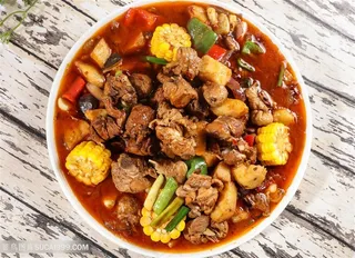 美食鸡肉猪肉红烧玉米