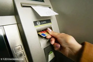 购物刷卡的人物高清图