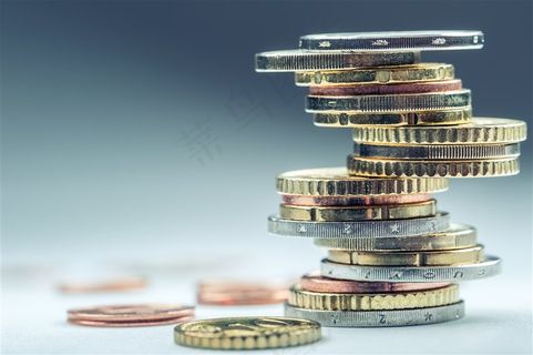 叠放的钱币高清图片