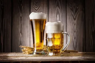 啤酒杯摄影高清图片