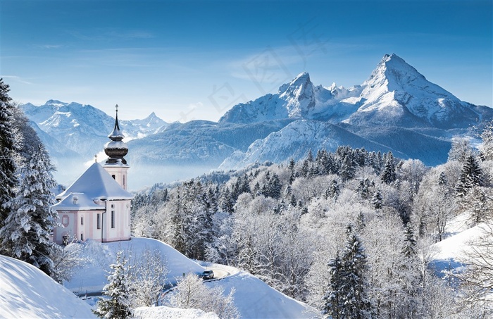 冬季雪山风景图