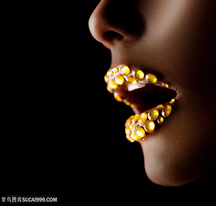 镶钻的红唇美女高清