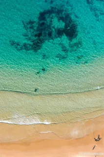 蓝色大海沙滩鸟瞰图