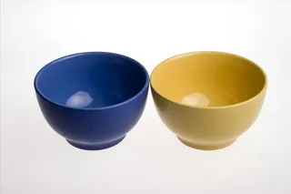 两只陶瓷彩色碗