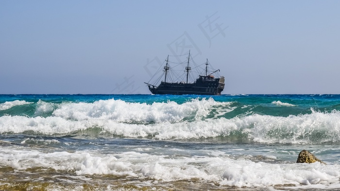 塞浦路斯海上轮船图片