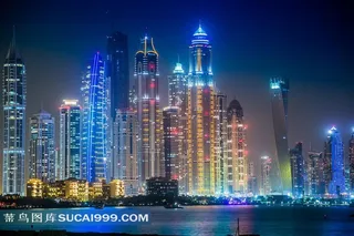 海滨城市的美丽夜景