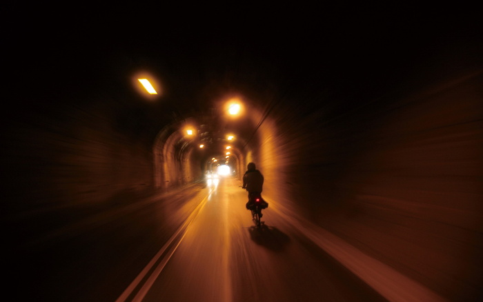 公路踦车  