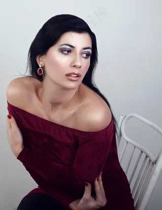 露香肩美女*图片