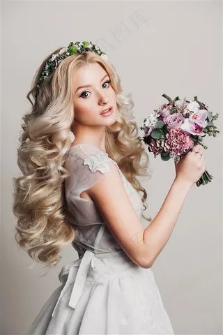 金发国外美女美容图片