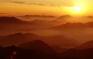 黄山晨曦云海摄影图片