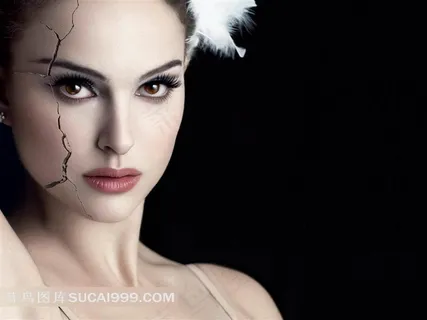 脸上带有裂纹的美丽黑天鹅创意海报