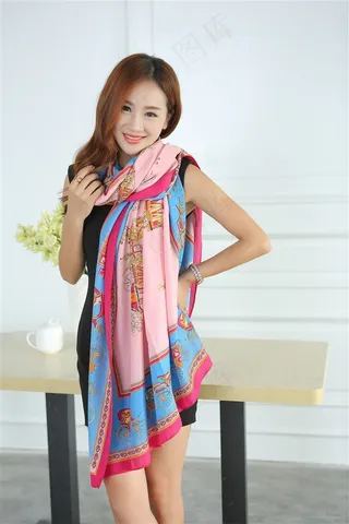 漂亮丝巾女模特高清大图