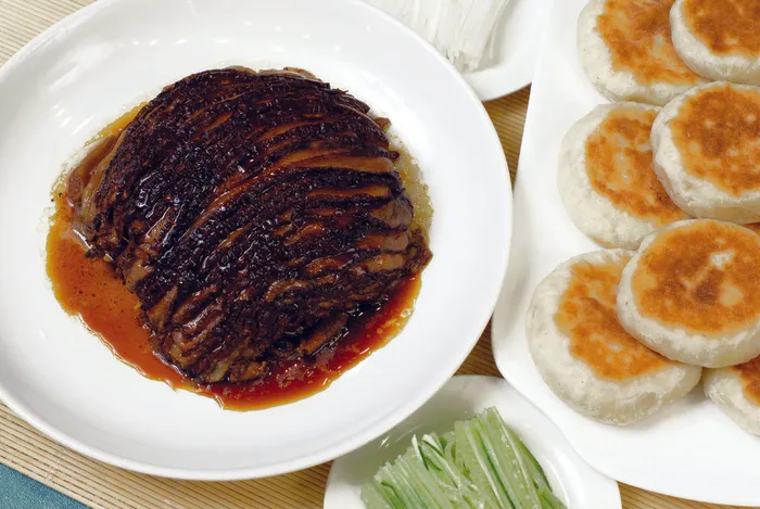  扣肉夹馍 