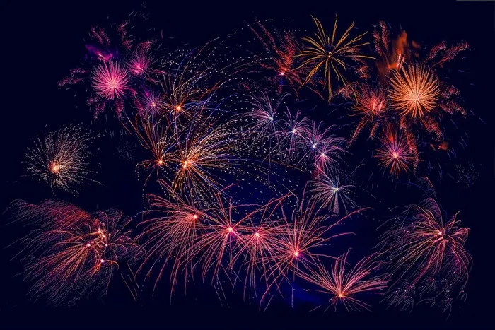 夜空绽放烟花