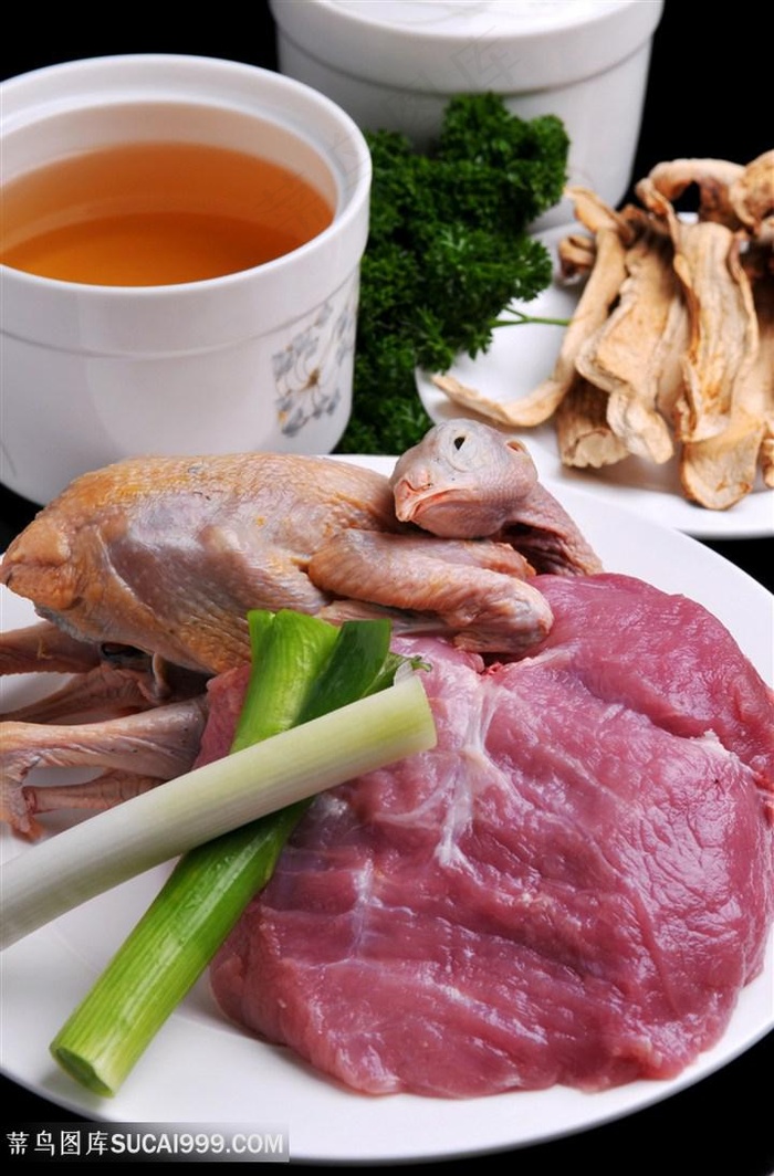 松茸炖鹧鸪的美食图片