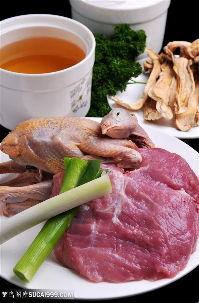 松茸炖鹧鸪的美食图片