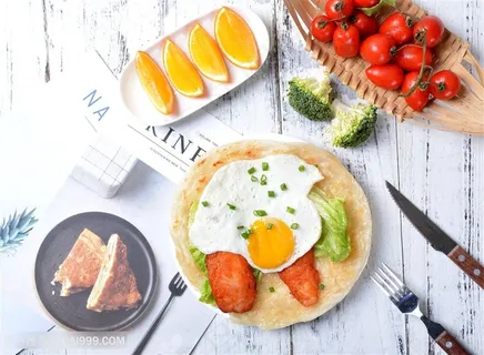 早餐荷包蛋刀叉橙子