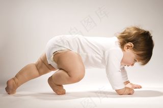 宝宝婴儿爬行可爱宝宝爬行