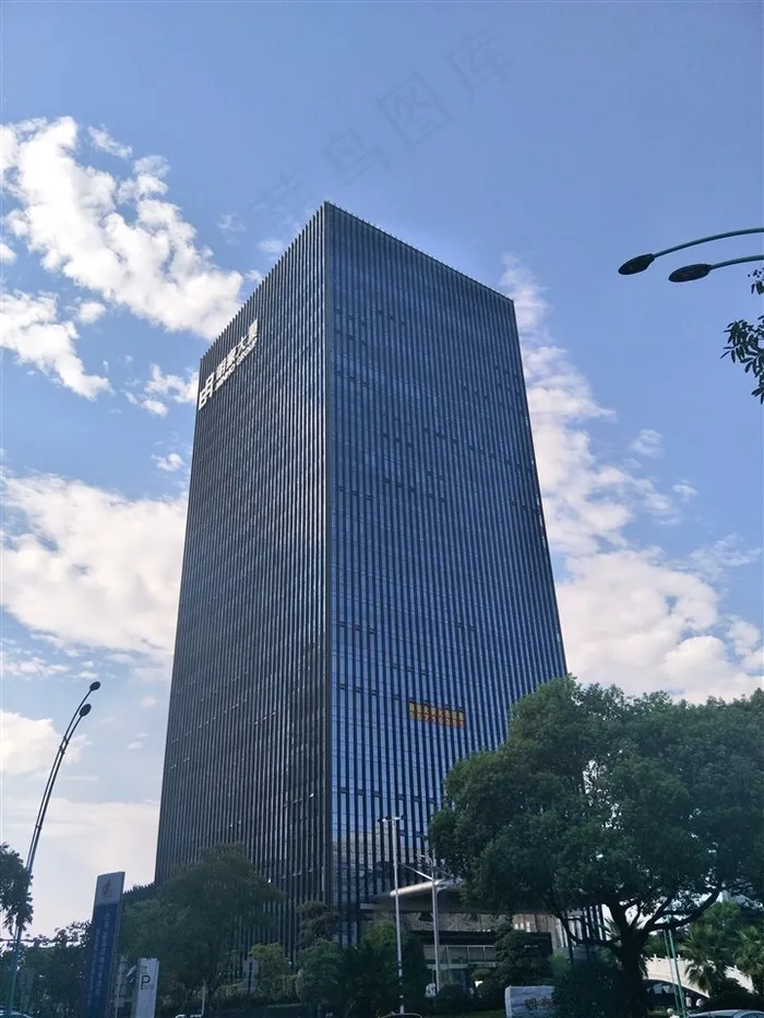 蓝天下的城市建筑