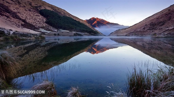 湖畔山脉风景画壁纸