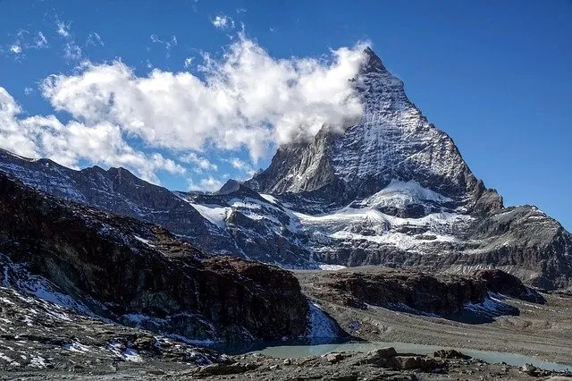 冬天山水背景风景