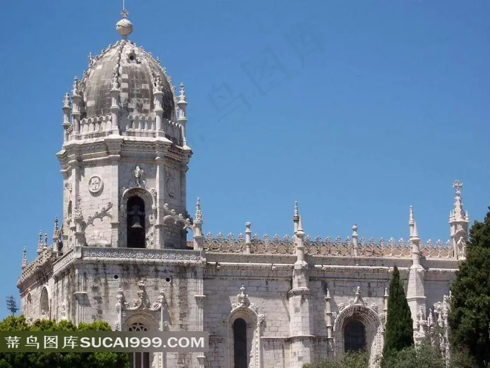 蓝天下的欧式建筑