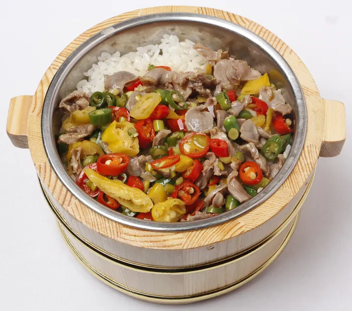 青椒鸡胗木桶饭