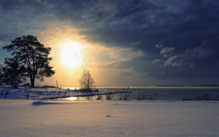 云彩阳光和雪景