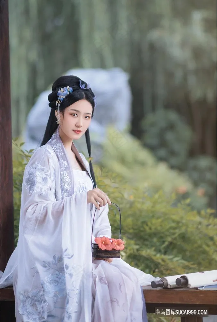 白衣古装古风清纯女子图片