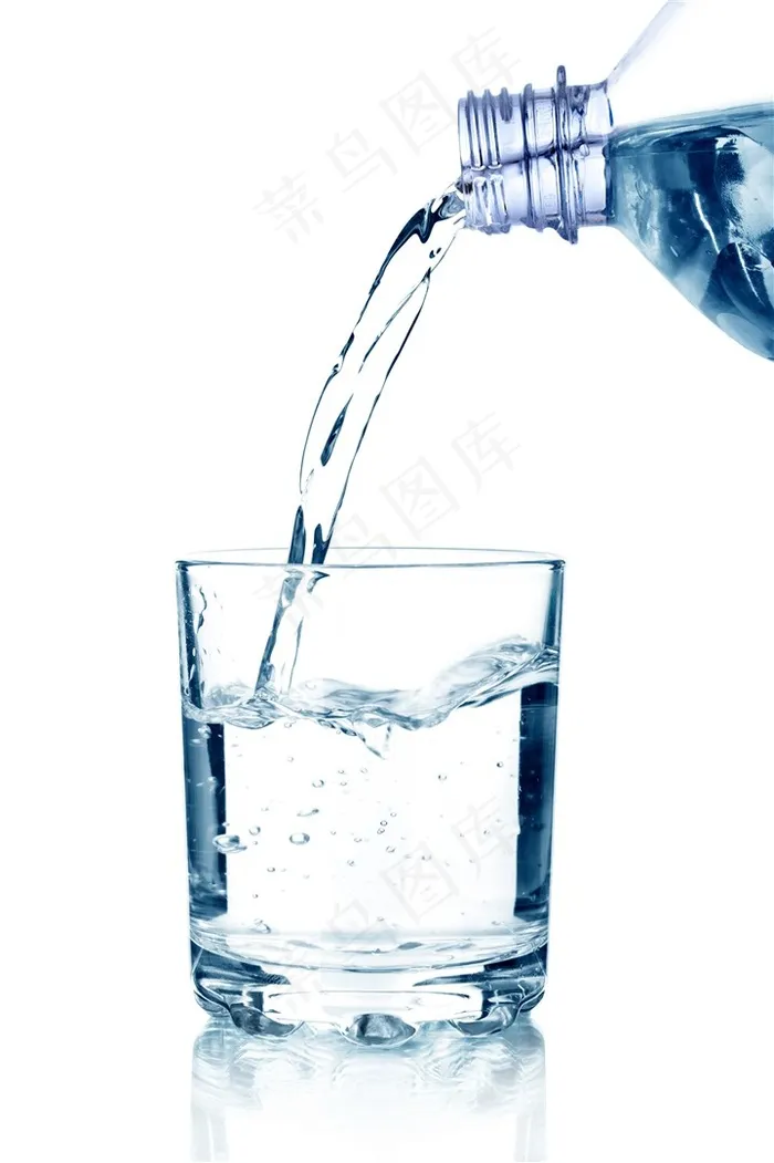 玻璃杯纯净水矿泉水