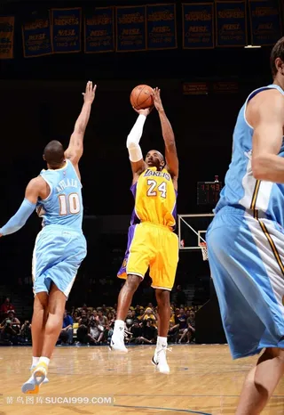 跳起投篮的科比