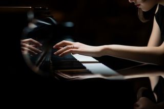 钢琴演奏场景摄影背景