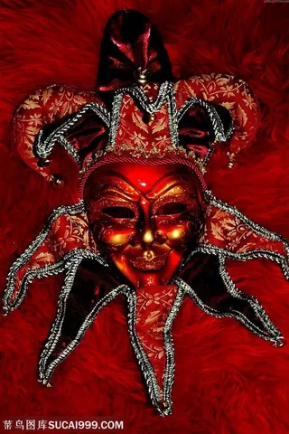 奇异面具-金色花纹的红面具特写