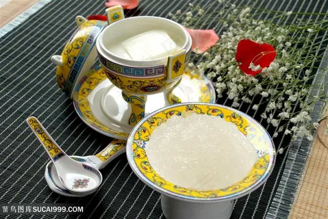 官燕炖初乳的美食图片 官燕炖初乳的美食图片