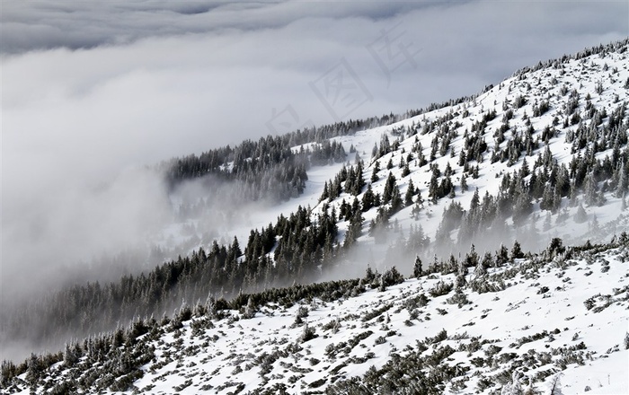 高原上的雪山摄影